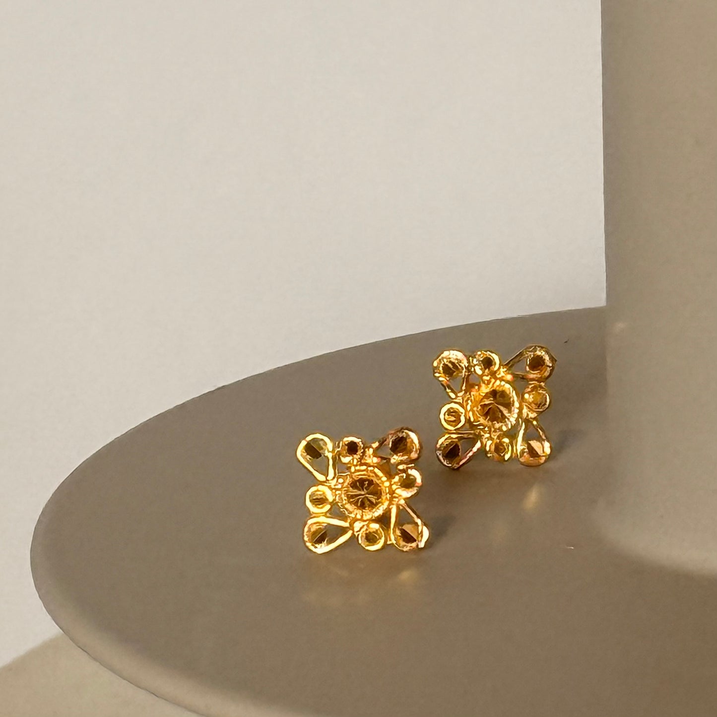 Damask | 18ct gold studs
