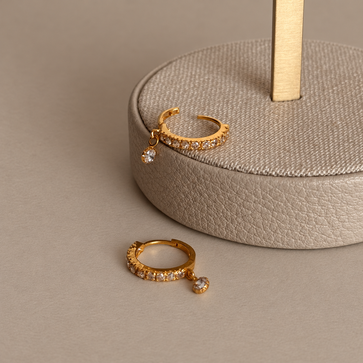 Classic Drop Huggies | 18ct (8.2mm)