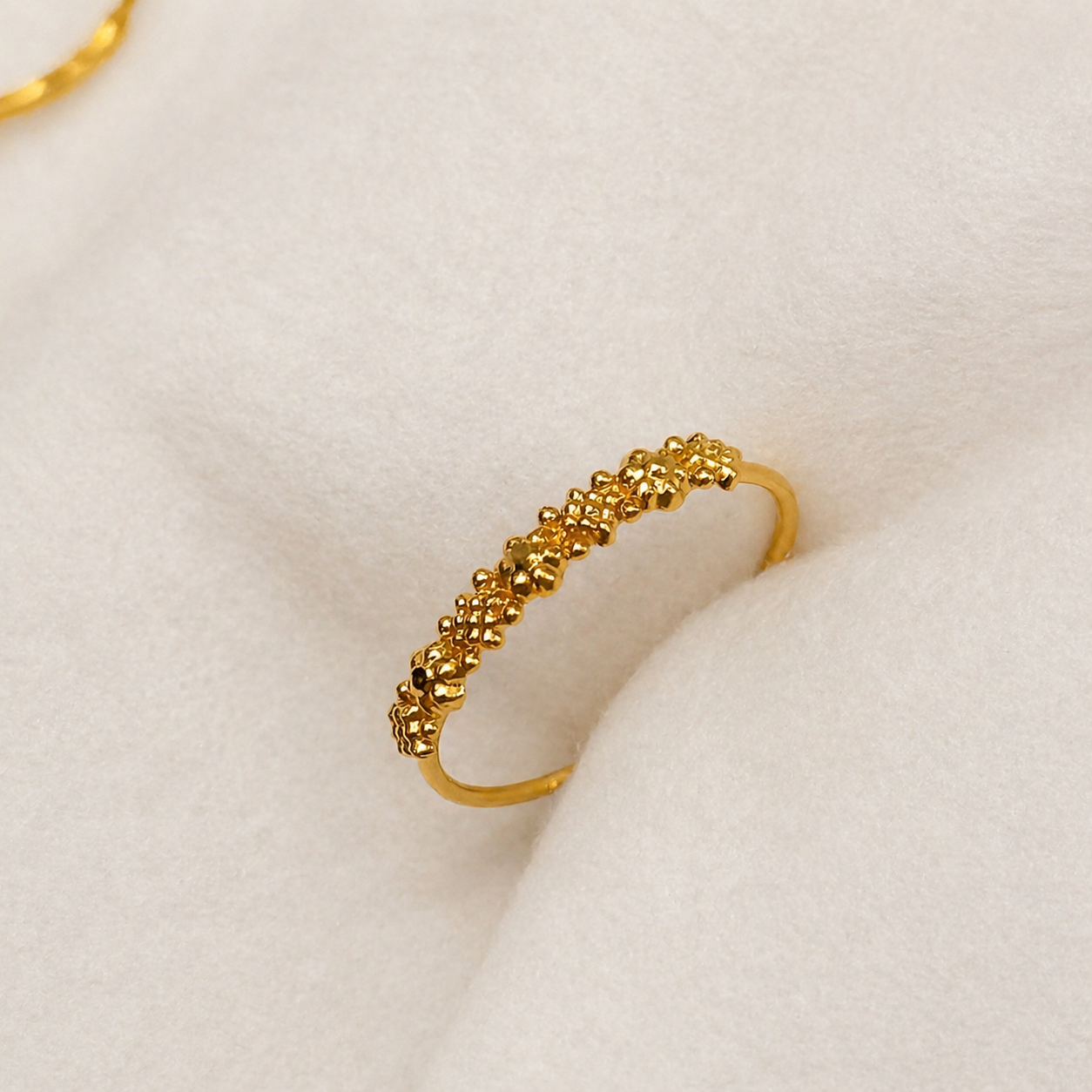 Puglia, 22ct Minimalist Ring | J