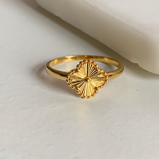 22ct Gold Clover Ring | size O