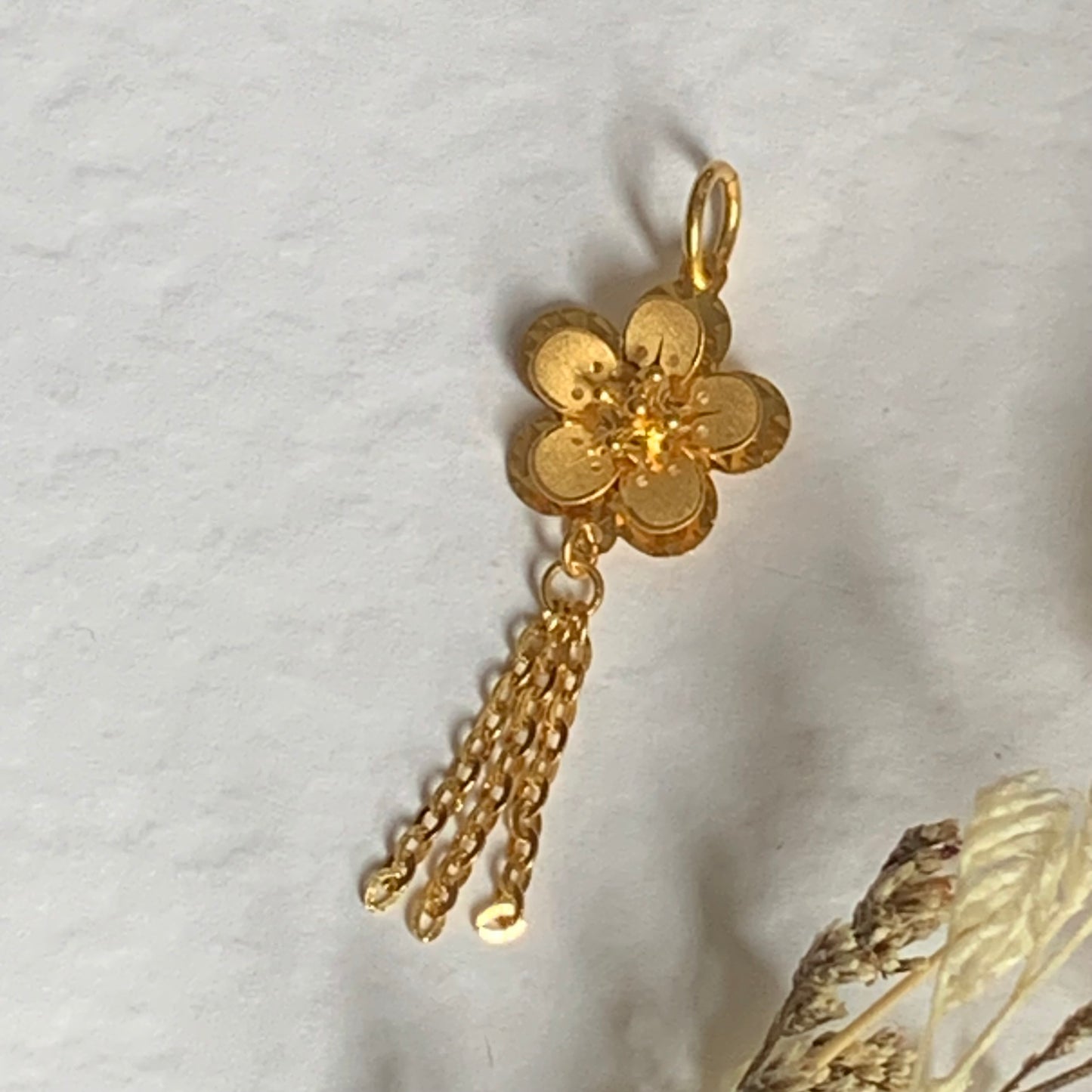 22ct Gold Dangly Pendant