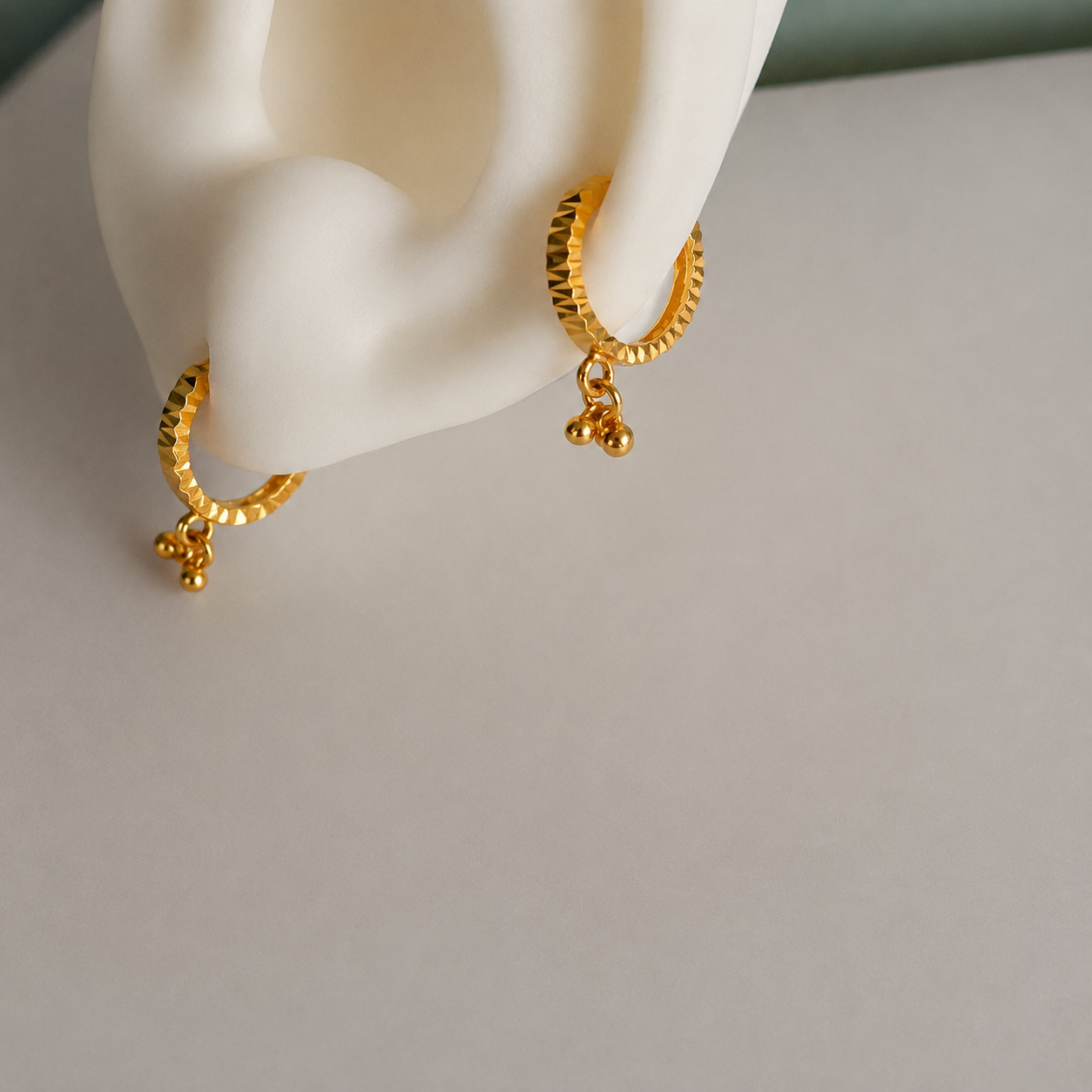 Jaipur | 18ct Gold Huggies | 8.5mm
