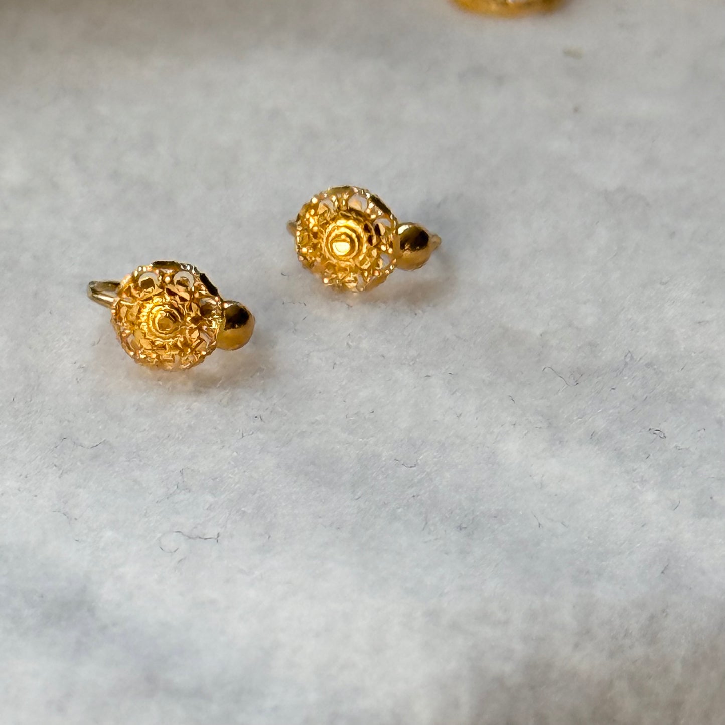 Rosetta - 18ct gold hoop