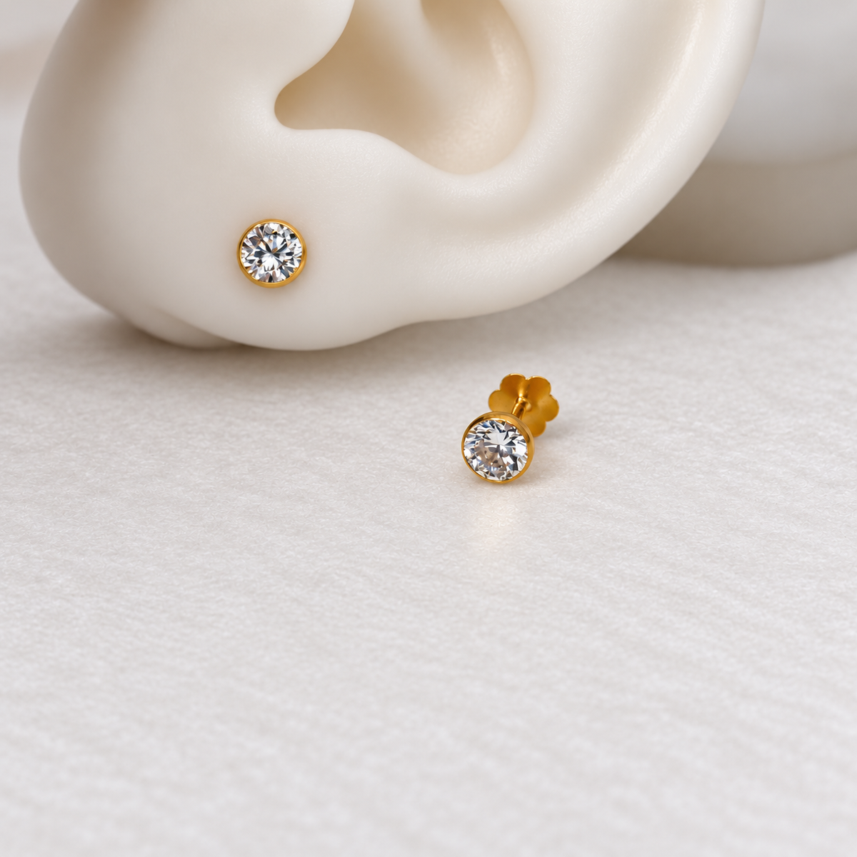 Diamanté, 18ct Gold Round Stud | 6mm