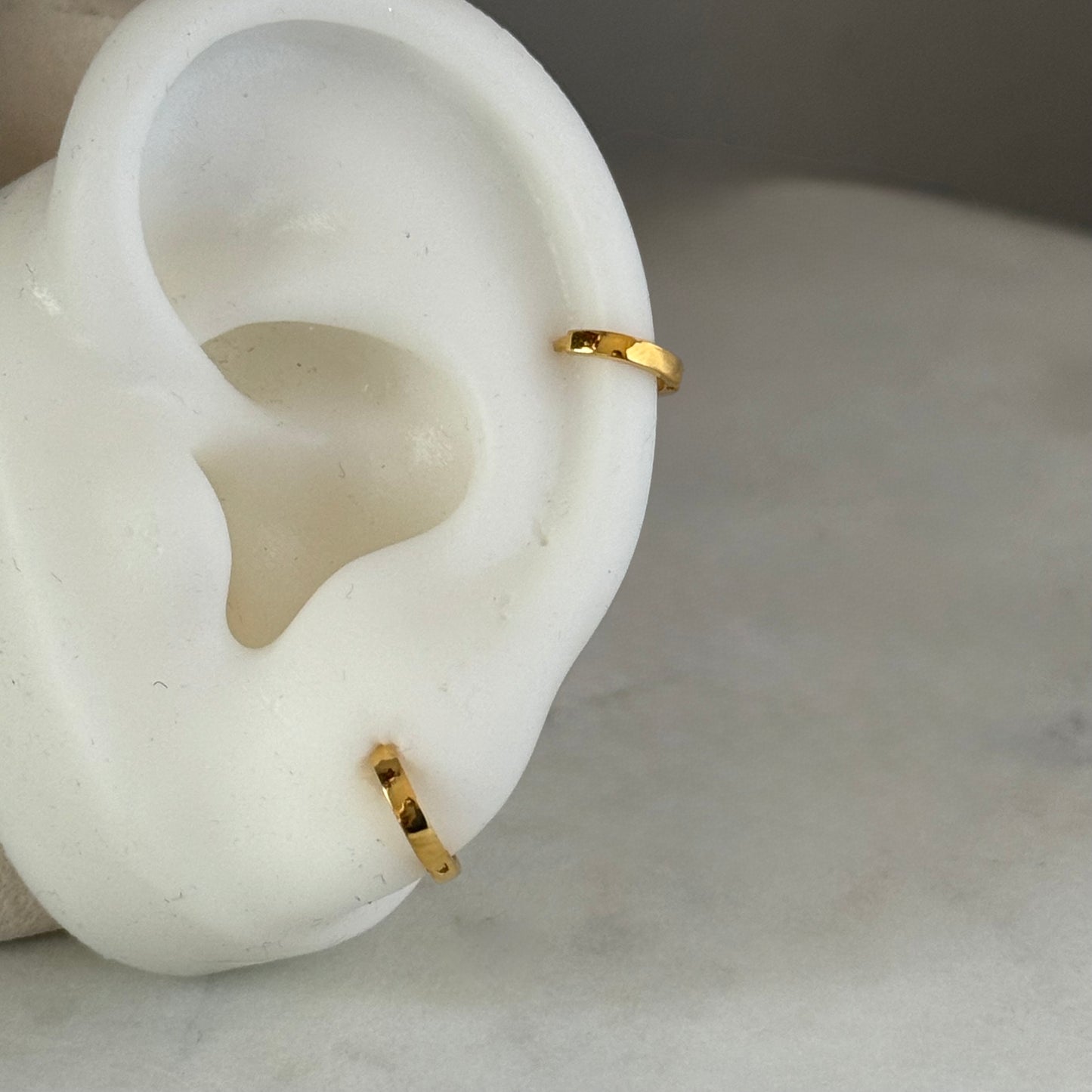 18ct gold plain hoop | 7mm