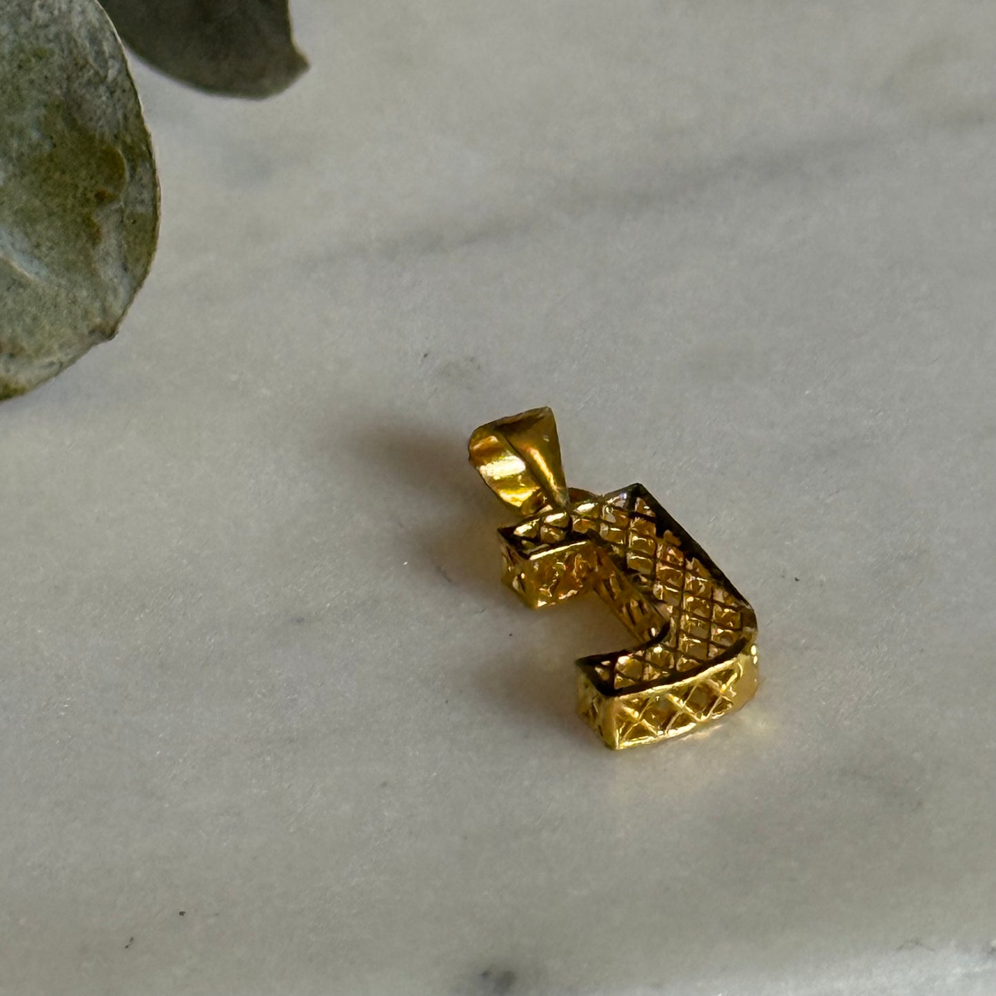 22ct gold small J pendant