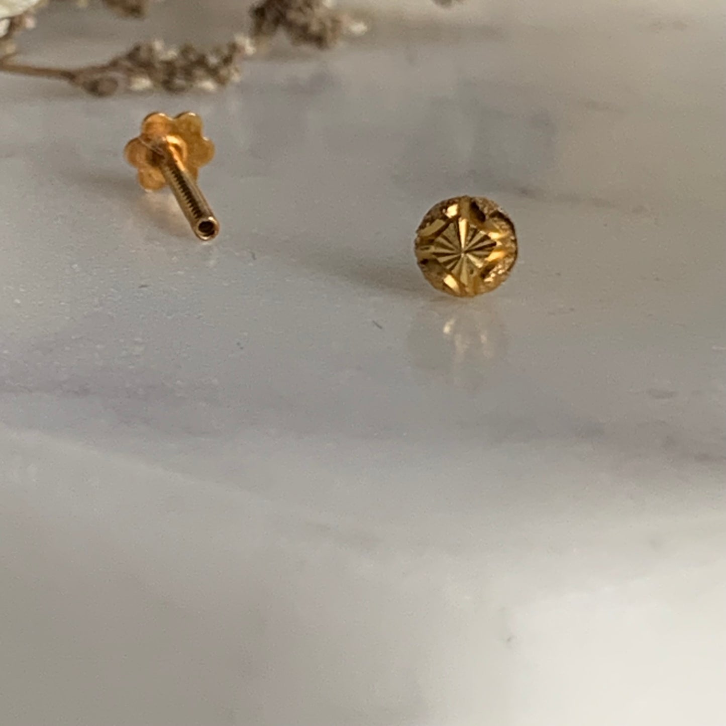 18ct Gold Stud