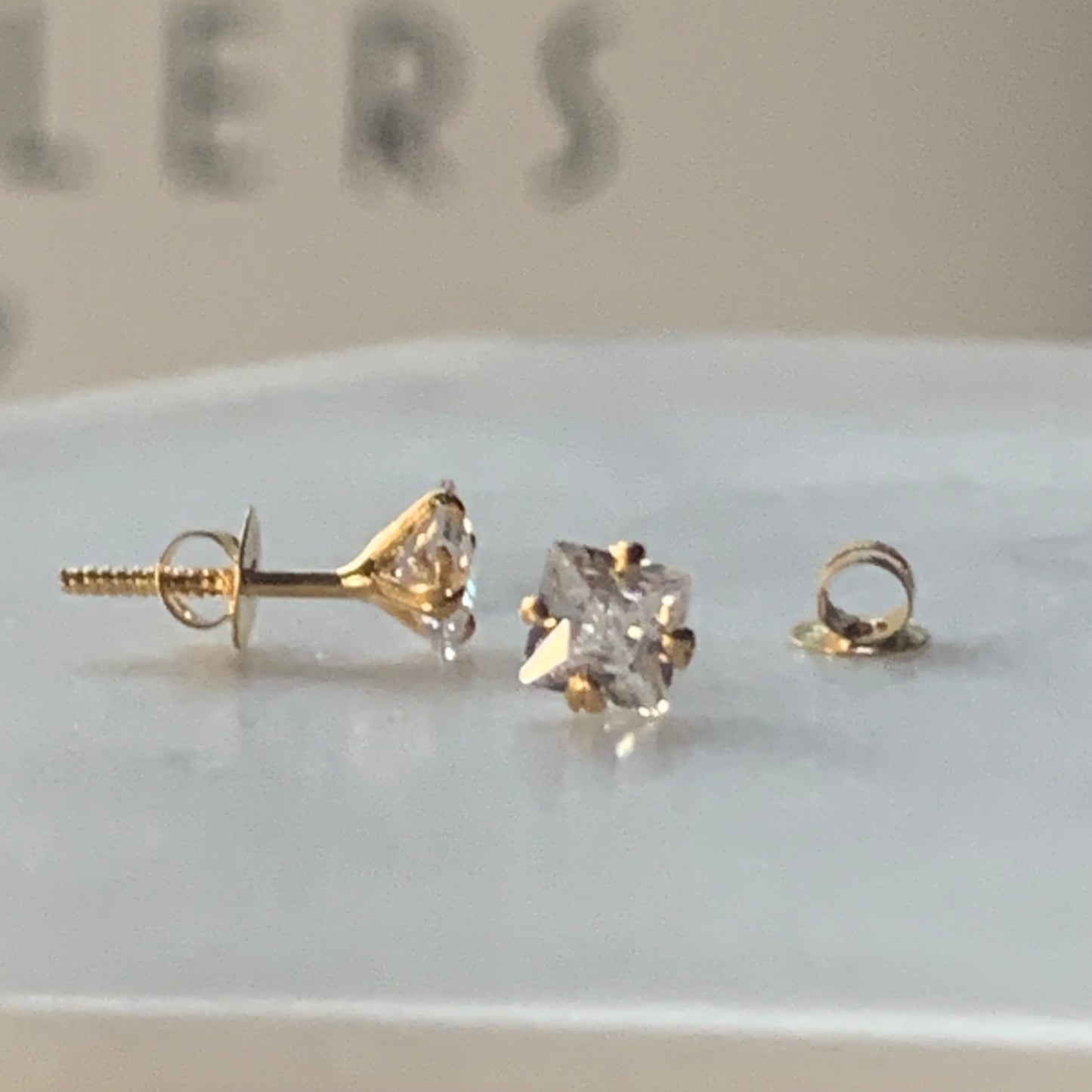 18ct Gold Square Stud Pair | 4mm