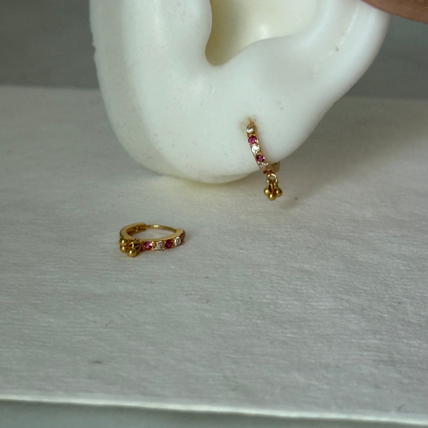 18ct gold pink/white dangly hoop | 7mm