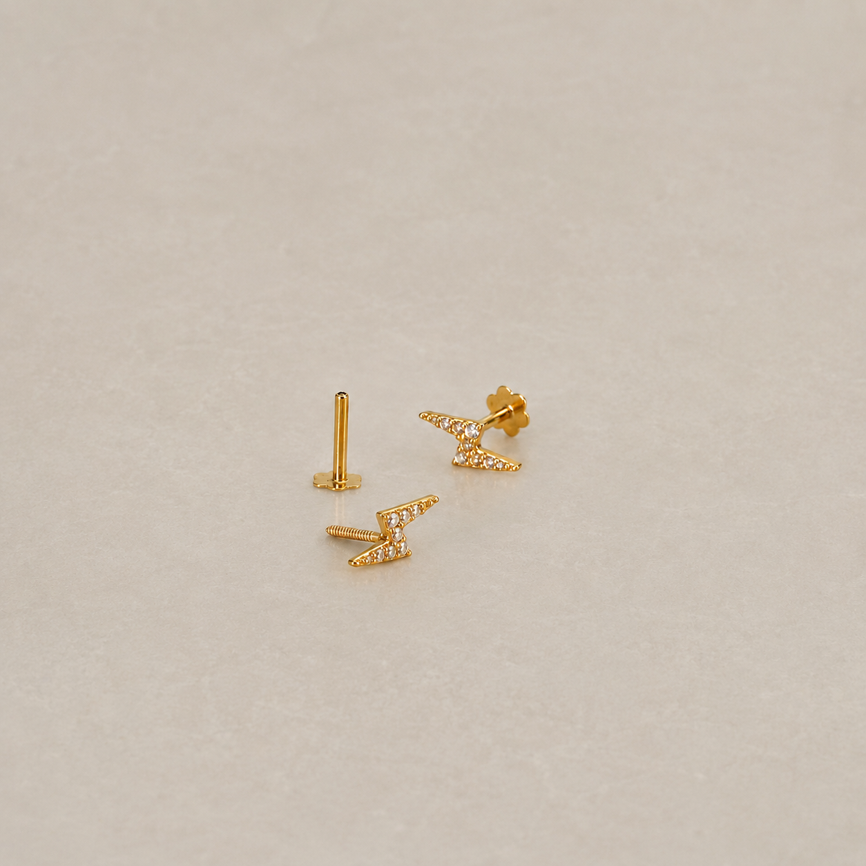 Noir Éclair - 18ct gold stud