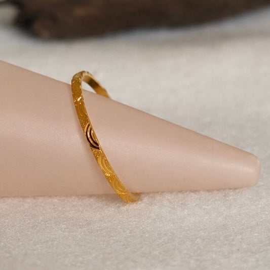 Heritage | 18ct gold band, size P