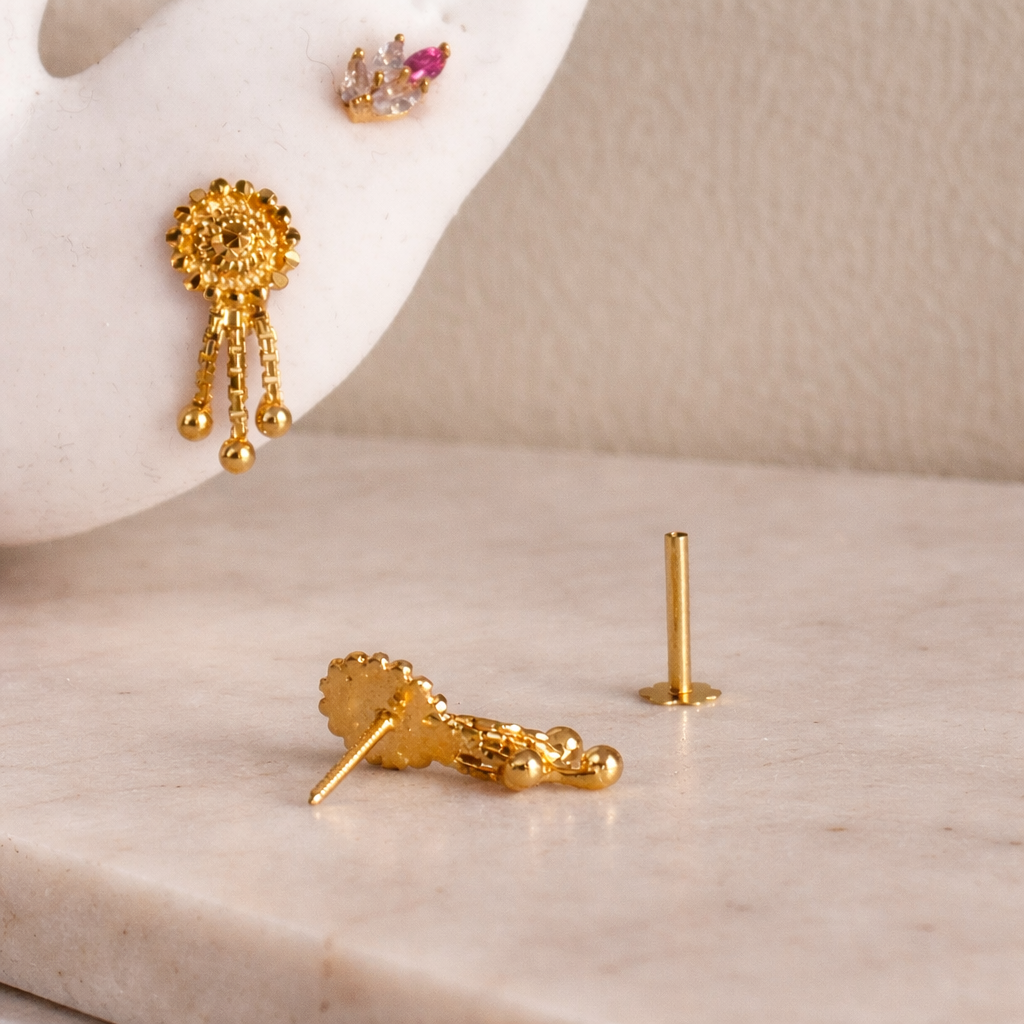 Yusra | 18ct gold flat back stud