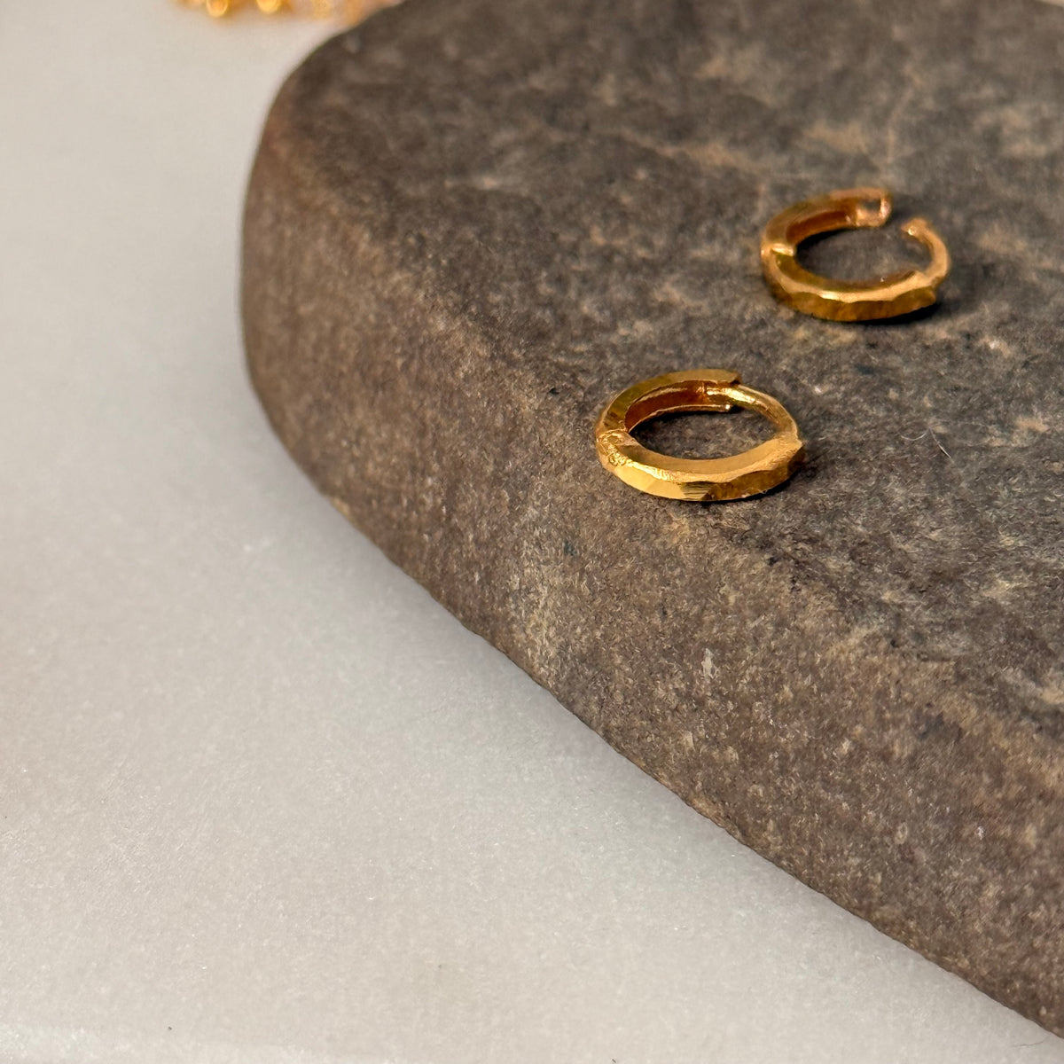 18ct Gold Classic Hoop | xs (5.5mm)