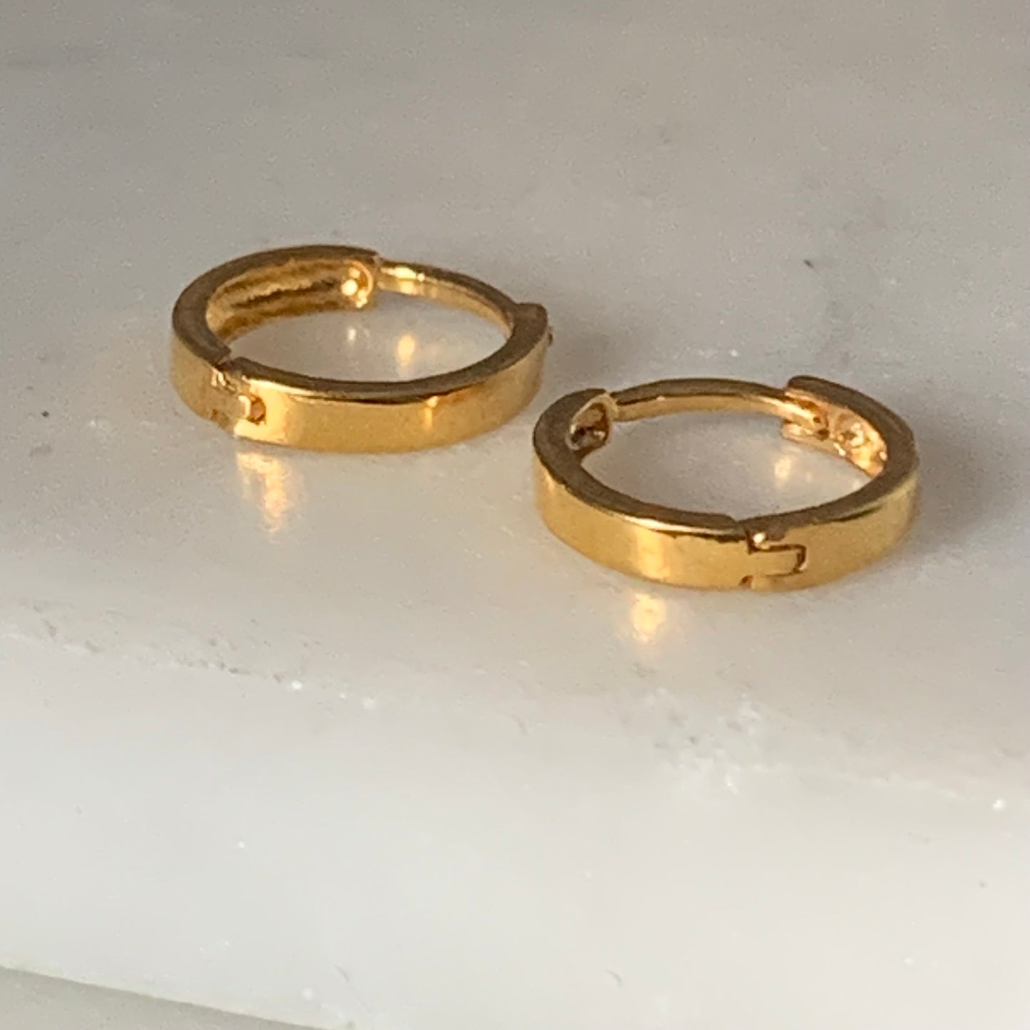 18ct Gold Matt Finish Hoop Pair | 8mm