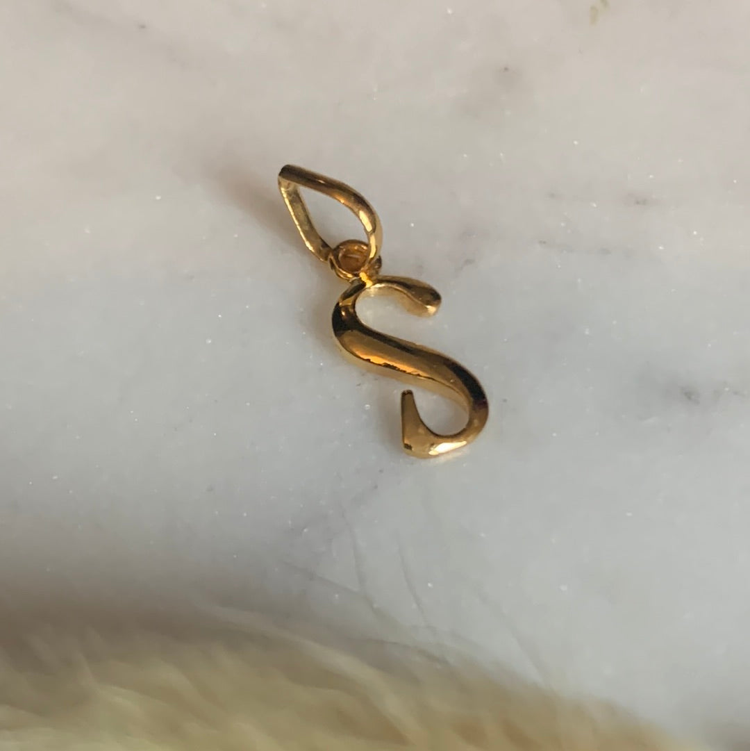 18ct Gold Initial 'S' Pendant | 13mm