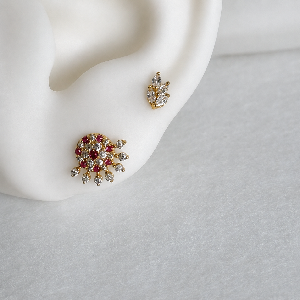 Crimson | 18ct gold 9mm stud pair