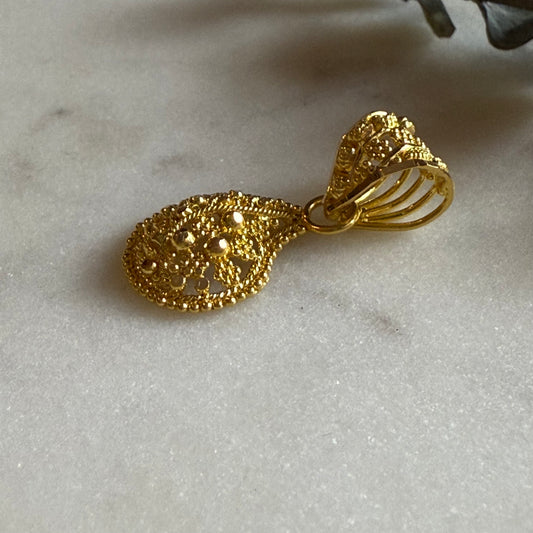 22ct gold small pendant