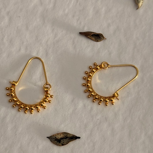 Droplet beaded hoop, 18ct gold | small