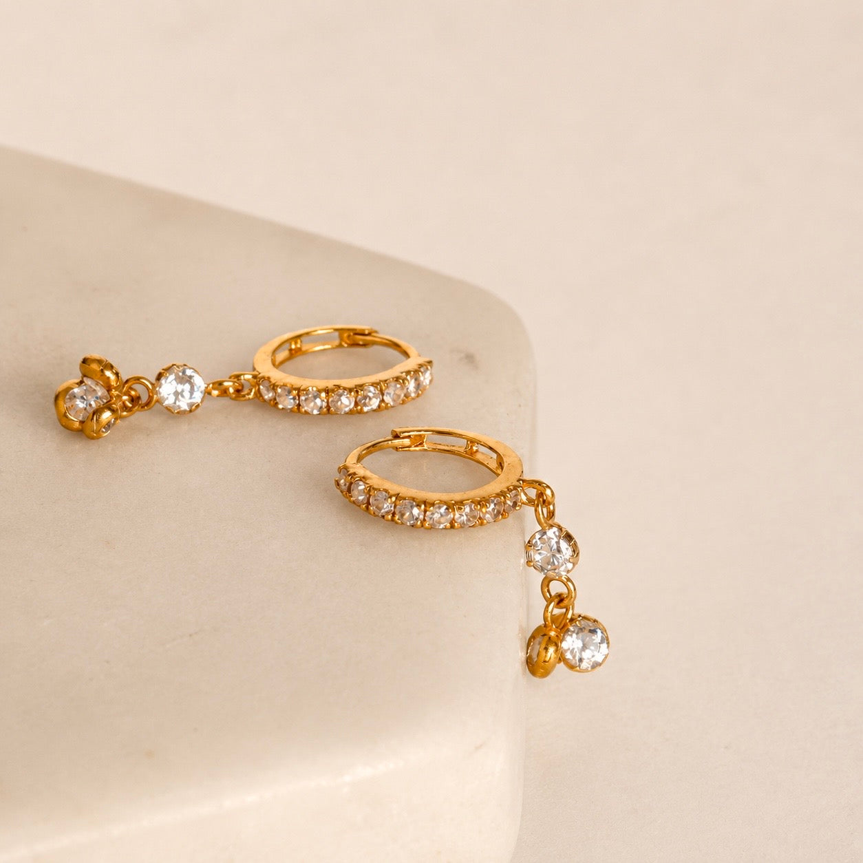 Droplet | 18ct gold dangly hoop, 7mm