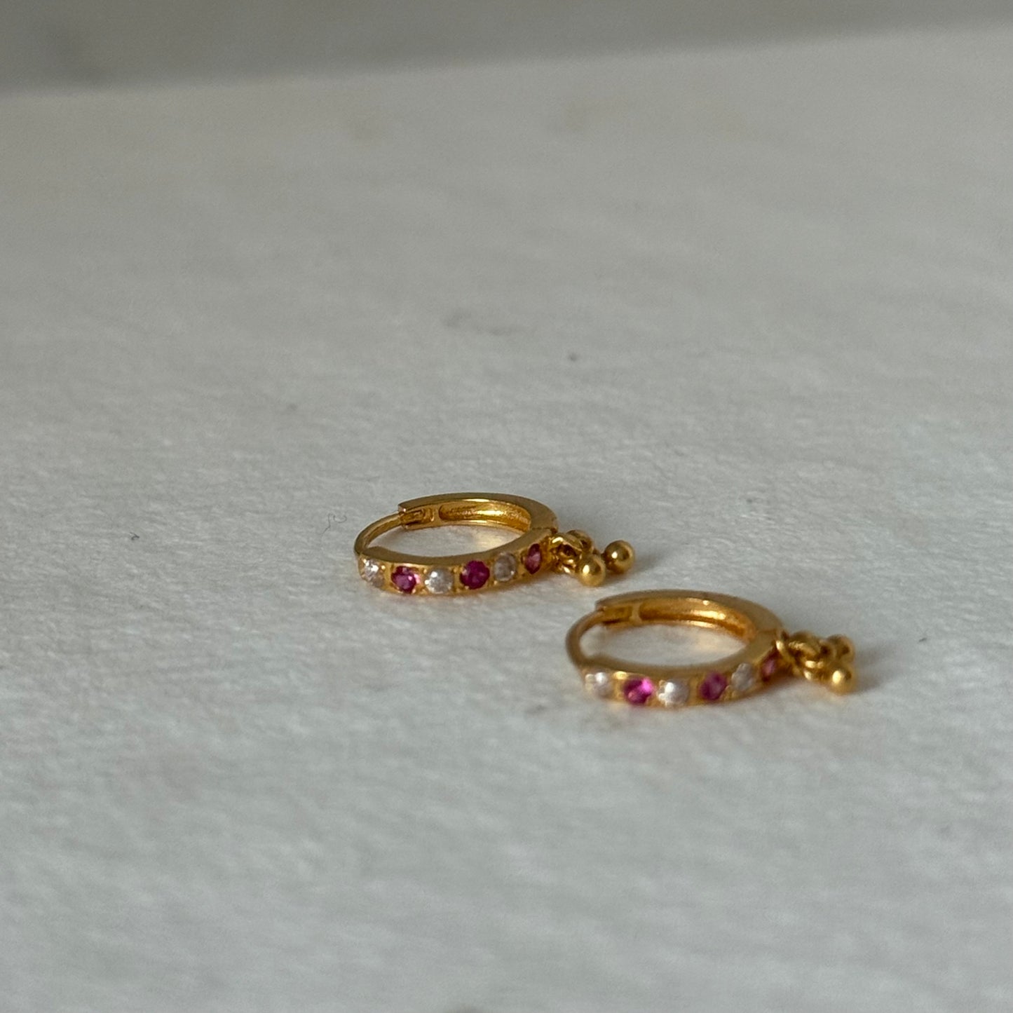18ct gold pink/white dangly hoop | 7mm