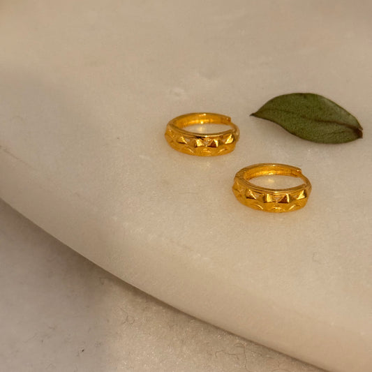 Zariya | 18ct Gold Huggies (8mm)