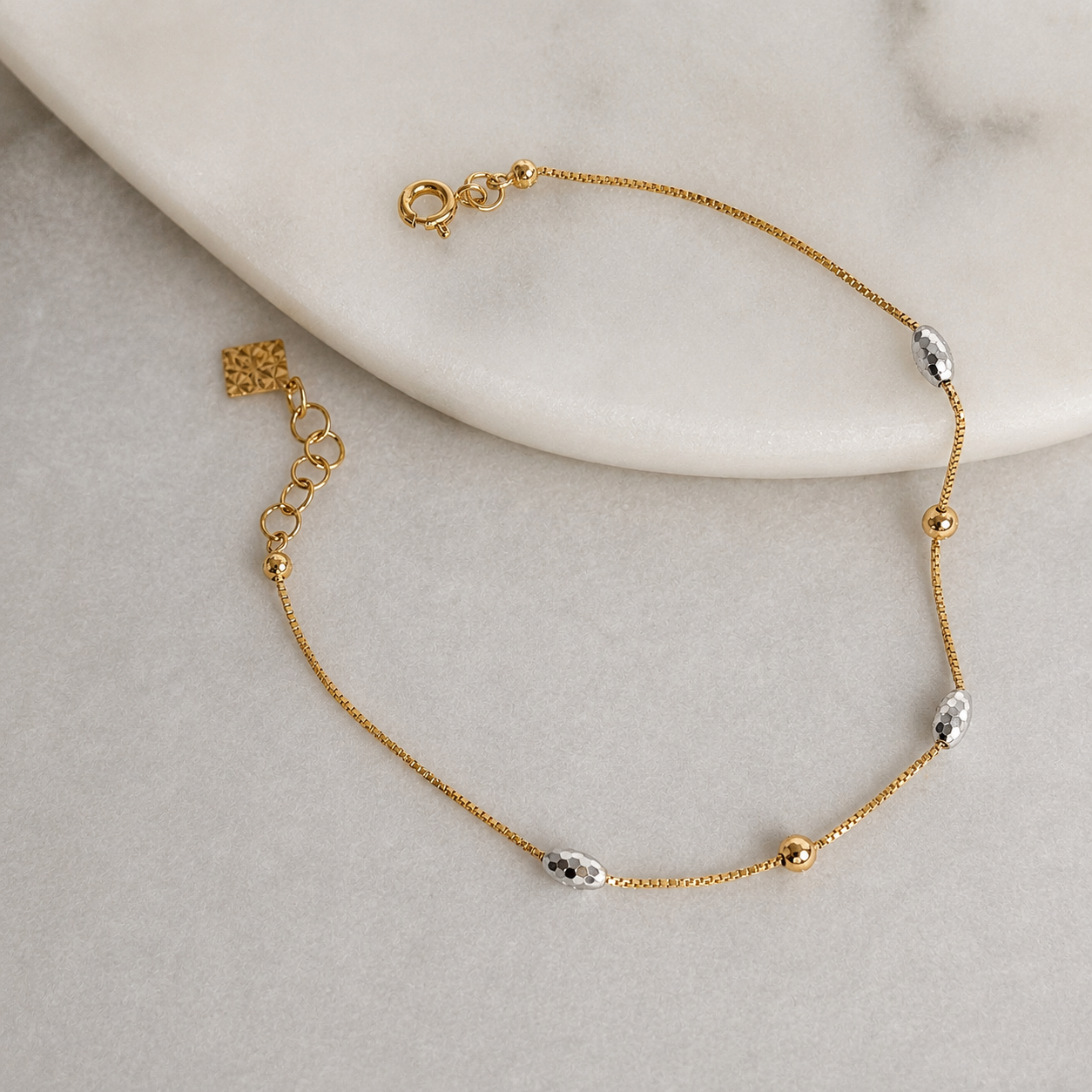 Signature Collection | Amara, minimalist 22ct Gold Bracelet