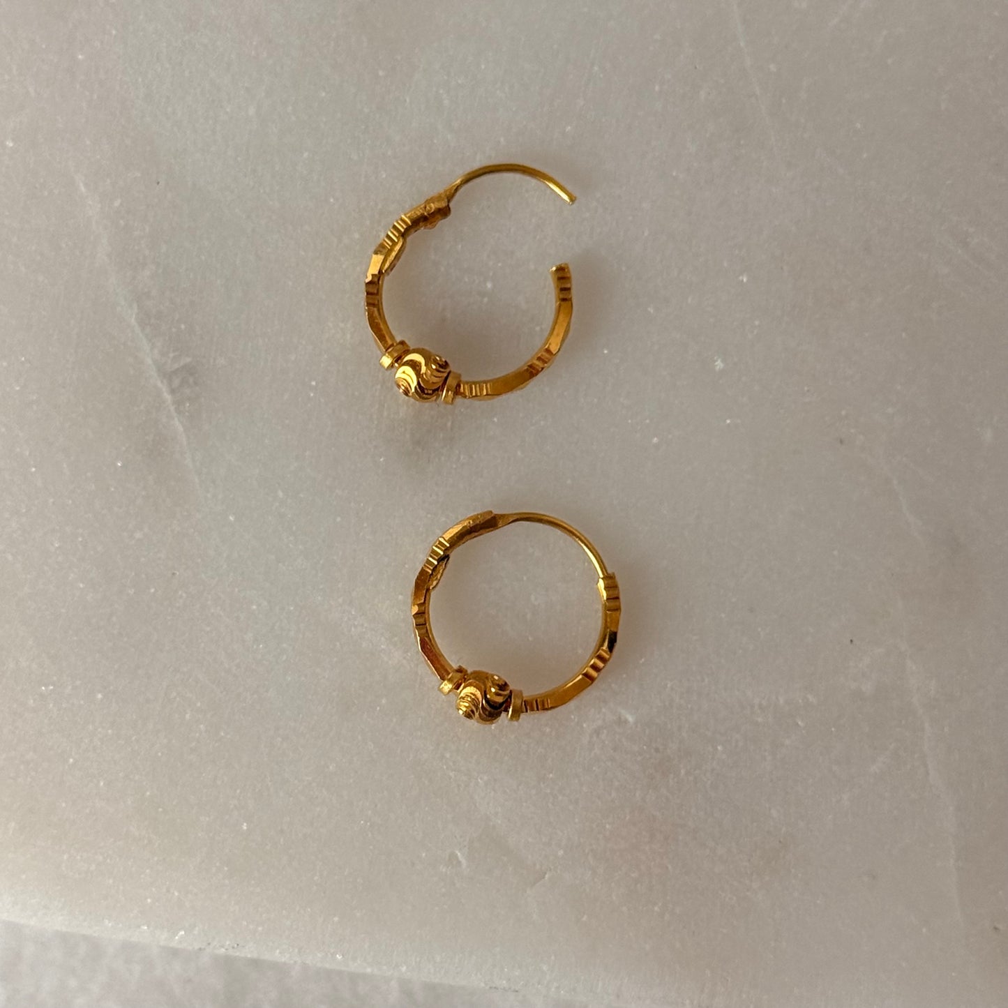 Vela, 22ct gold hoop pair | small
