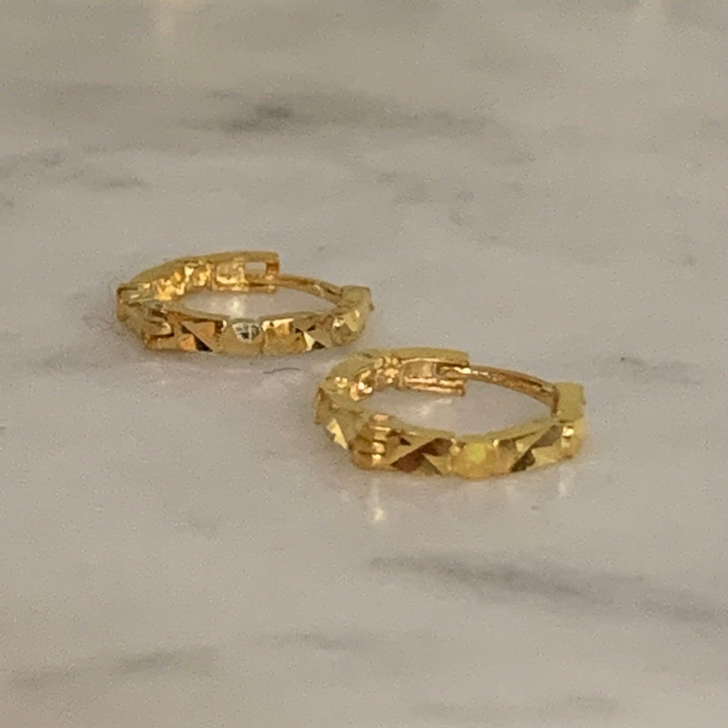 18ct Gold Huggies | 8mm