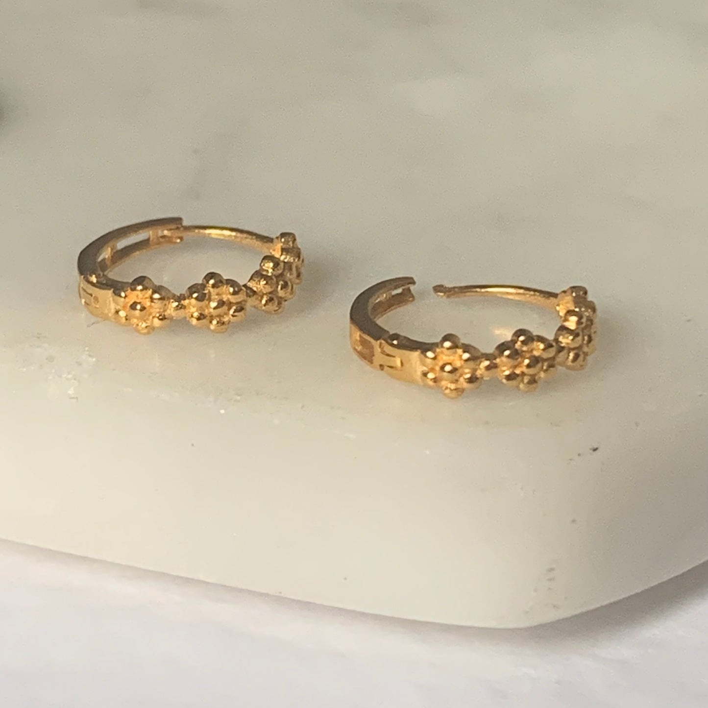 18ct Gold Huggies | 8mm