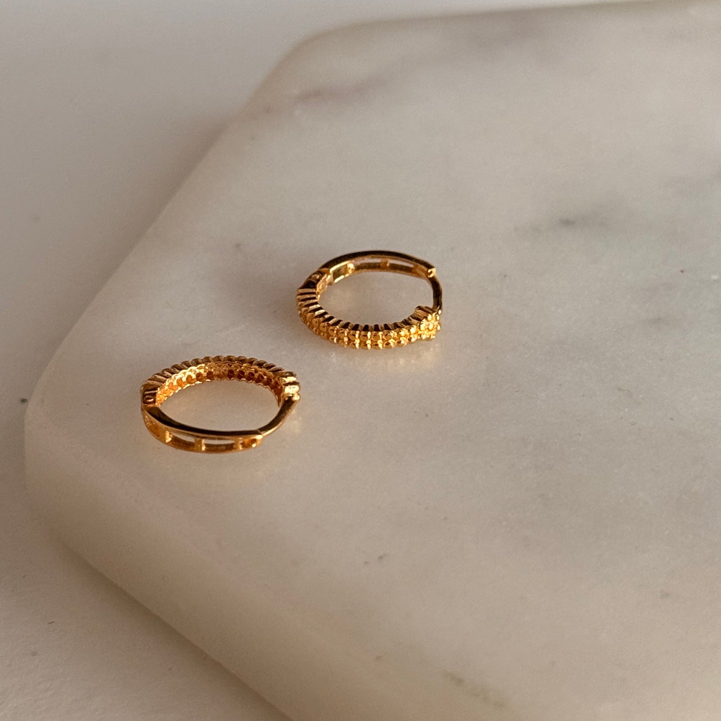 Signature | 18ct Gold Hoop | 9mm
