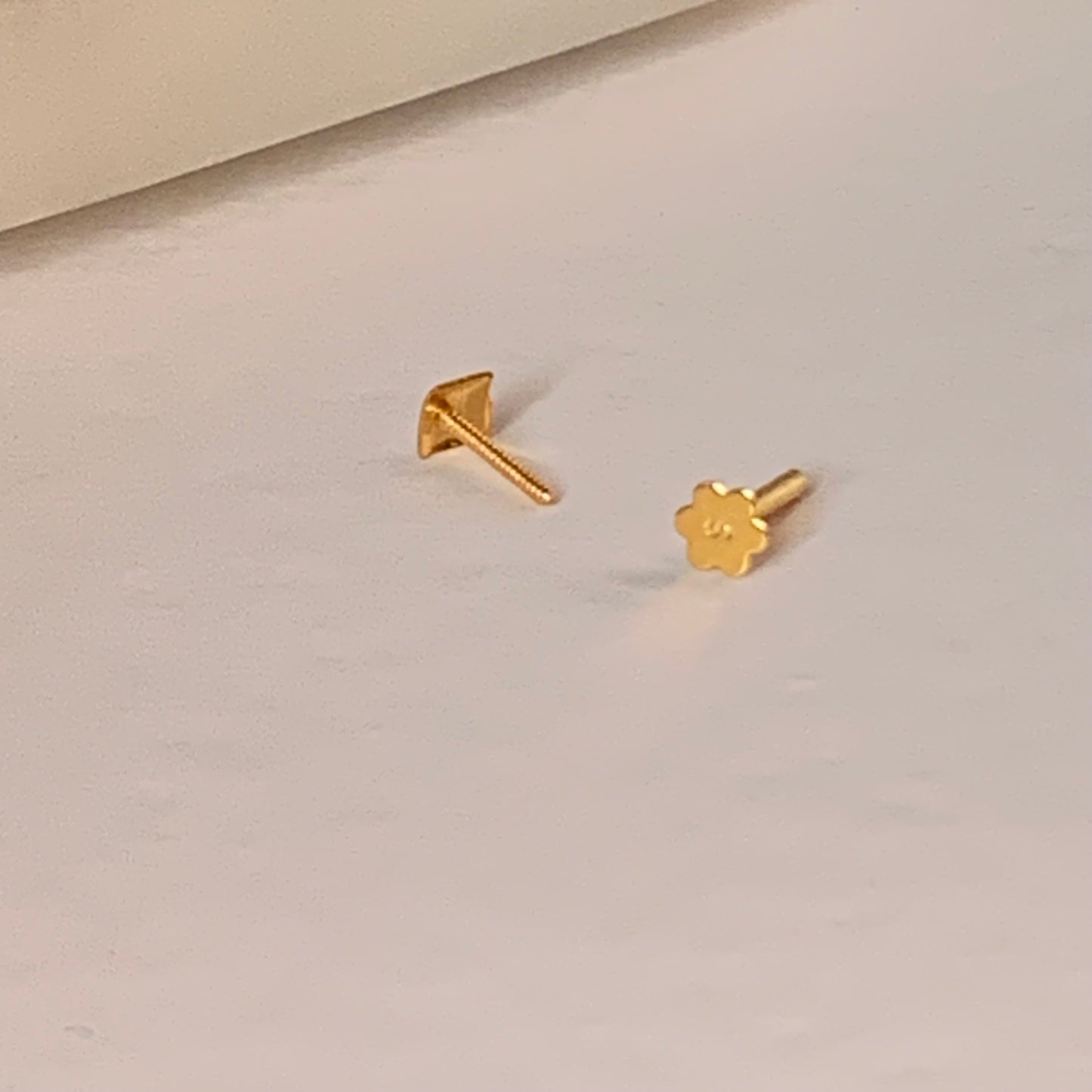 18ct Gold Square Stud | 3mm