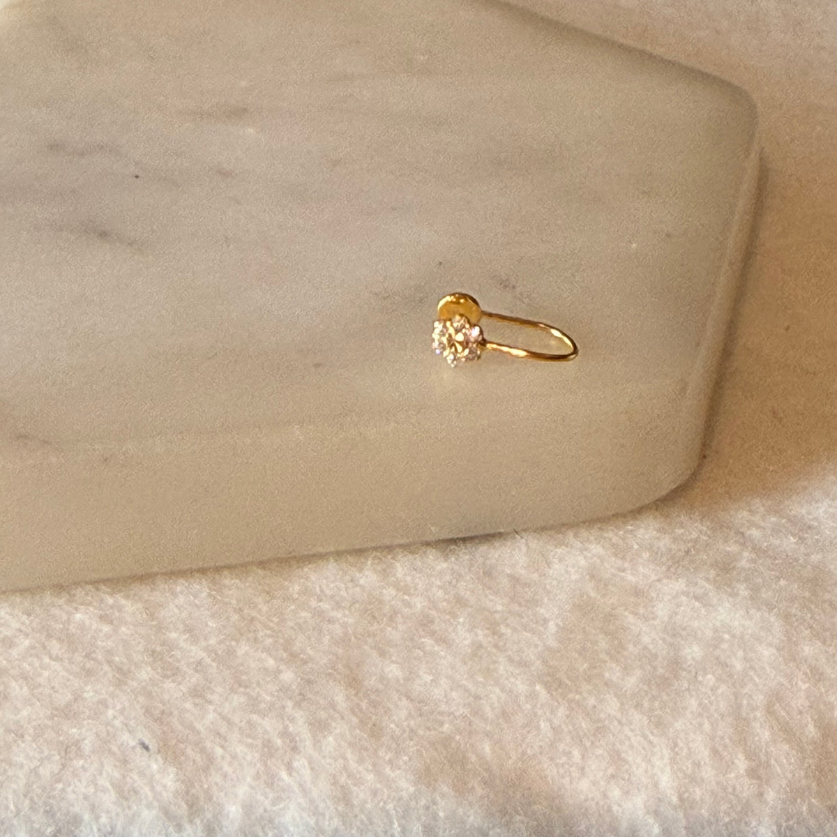18ct gold floral stud (no piercing required)