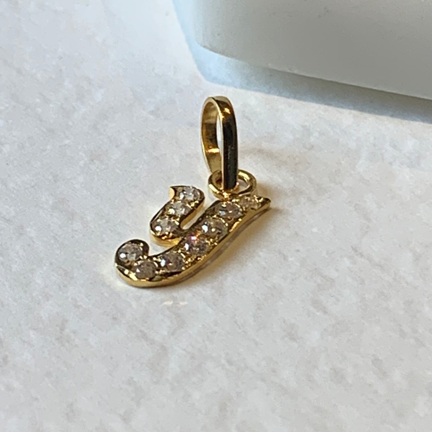18ct Gold ‘y’ Pendant | 14mm