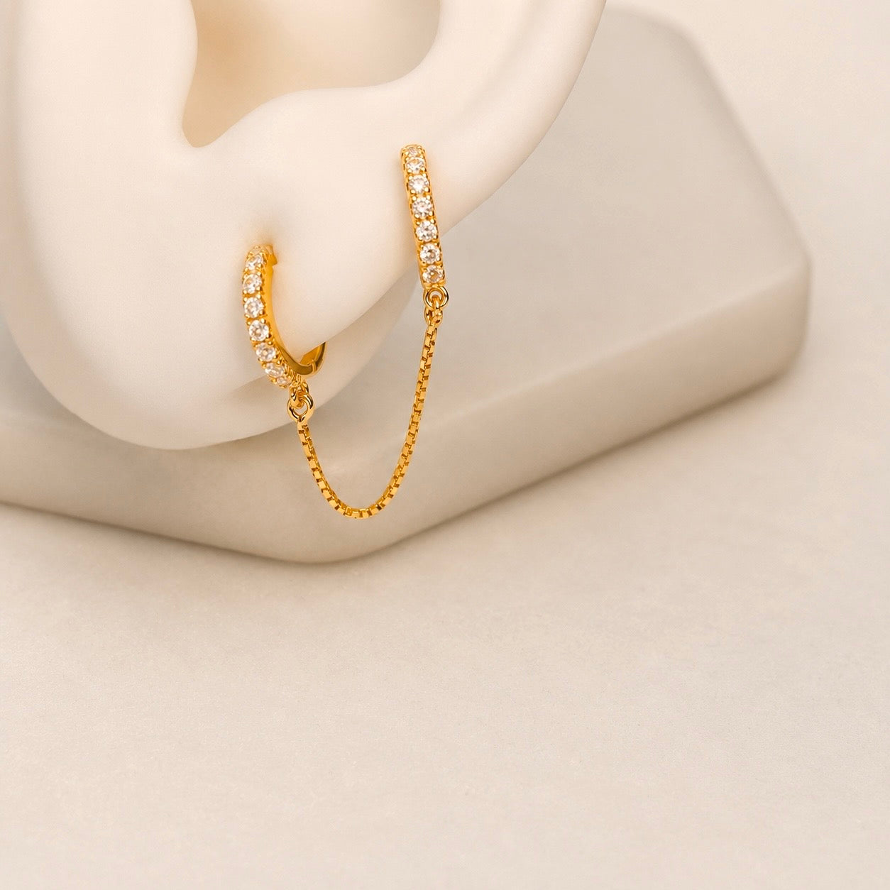 Autumnal | Saranghi double chain 7.5mm huggies, (18ct)