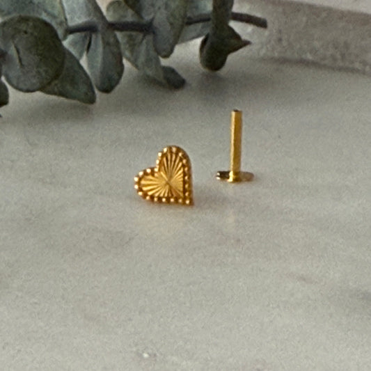 18ct gold single heart stud