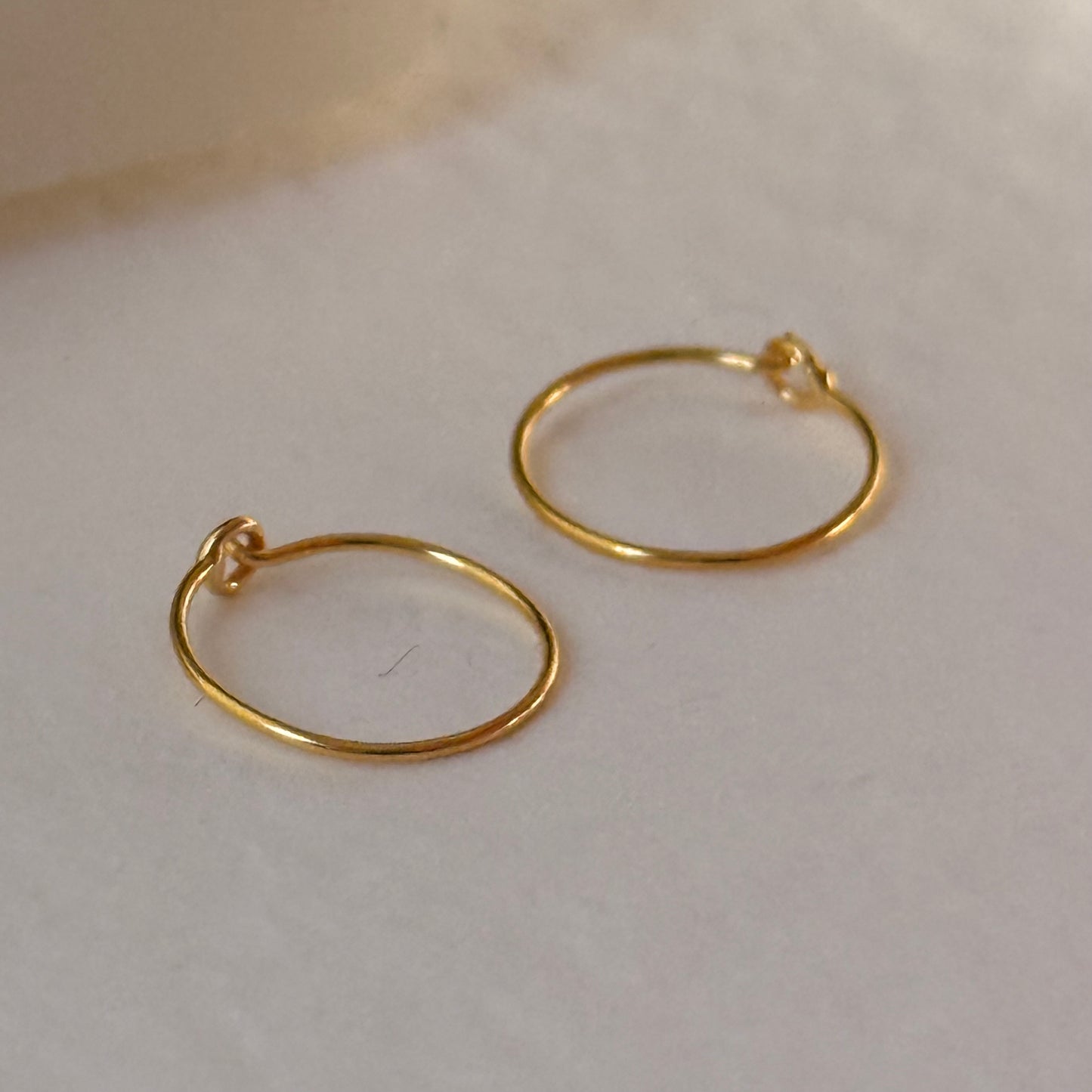Minimal 18ct fine gold hoop | 9mm
