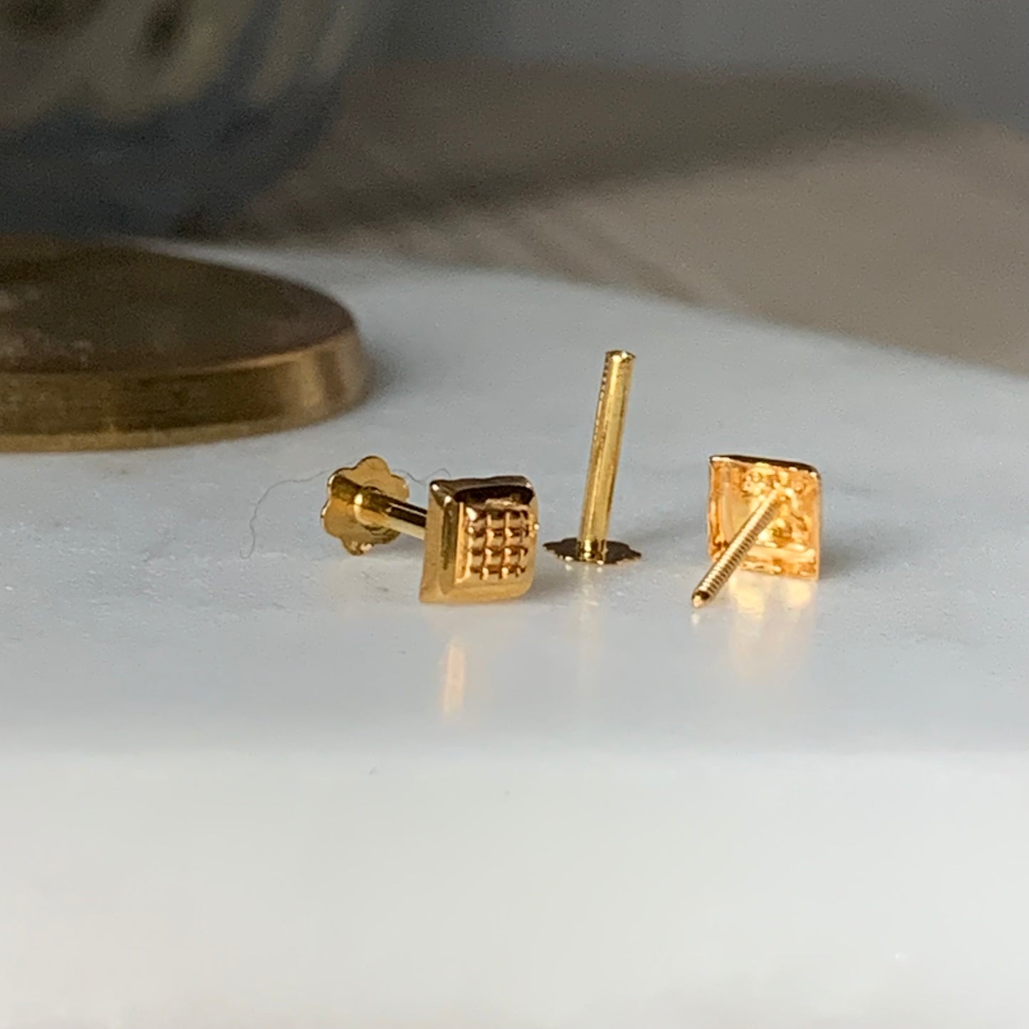 18ct Gold carved Stud pair| 4mm