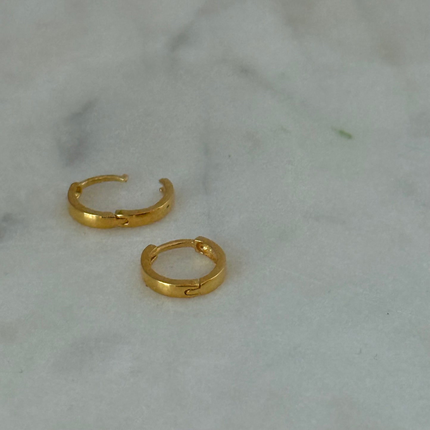 18ct gold plain hoop | 7mm