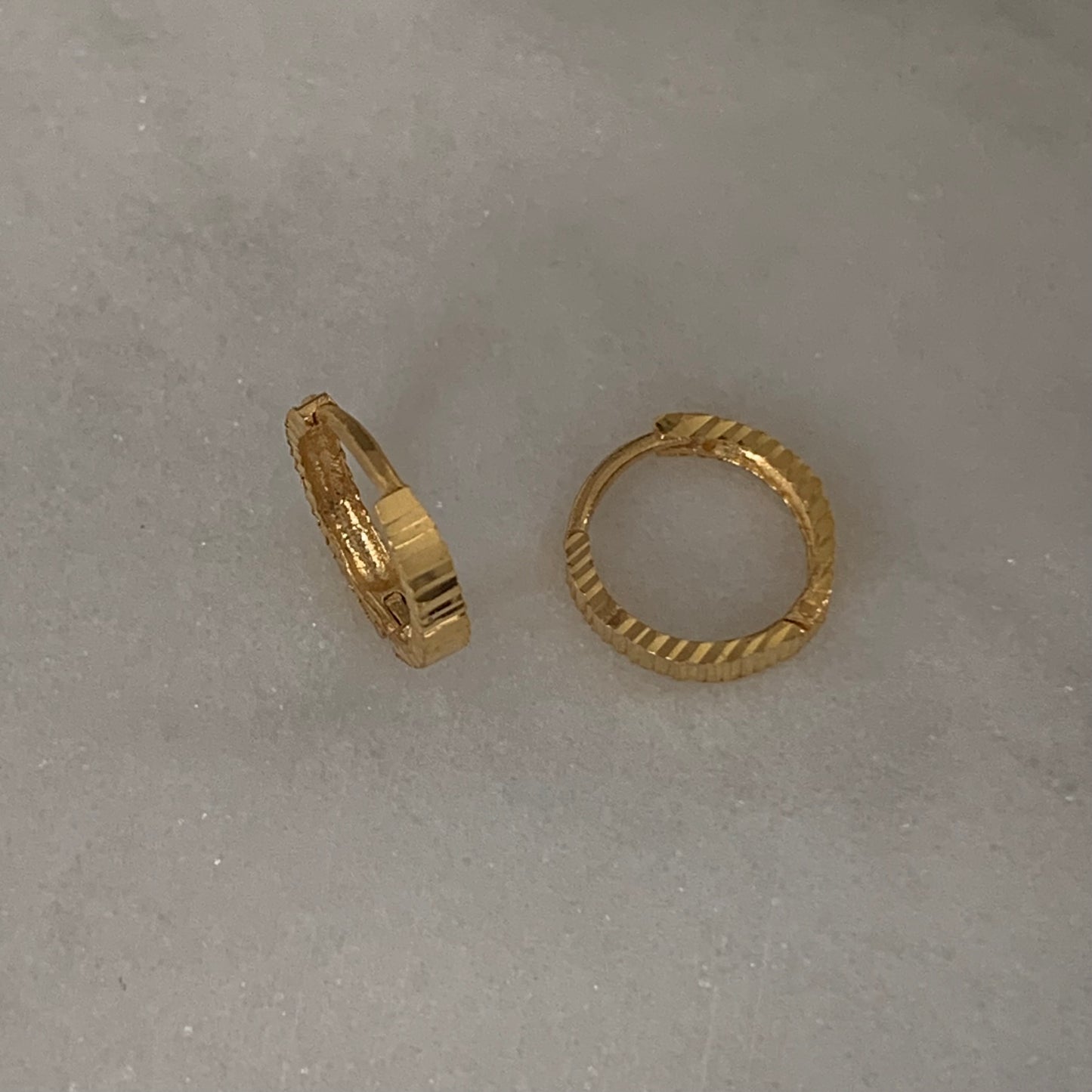 18ct Gold Huggies | 8mm (3)