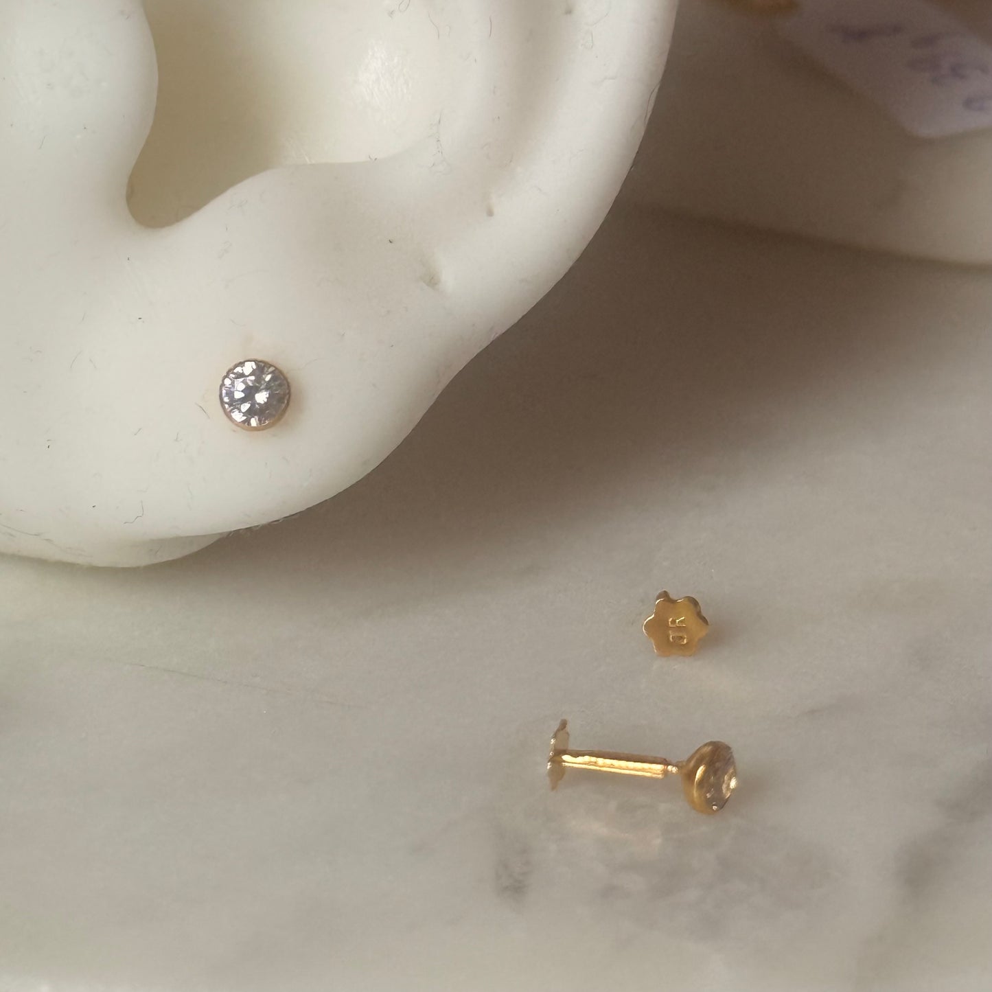 Classic 18ct Gold Stud, | 3.8mm