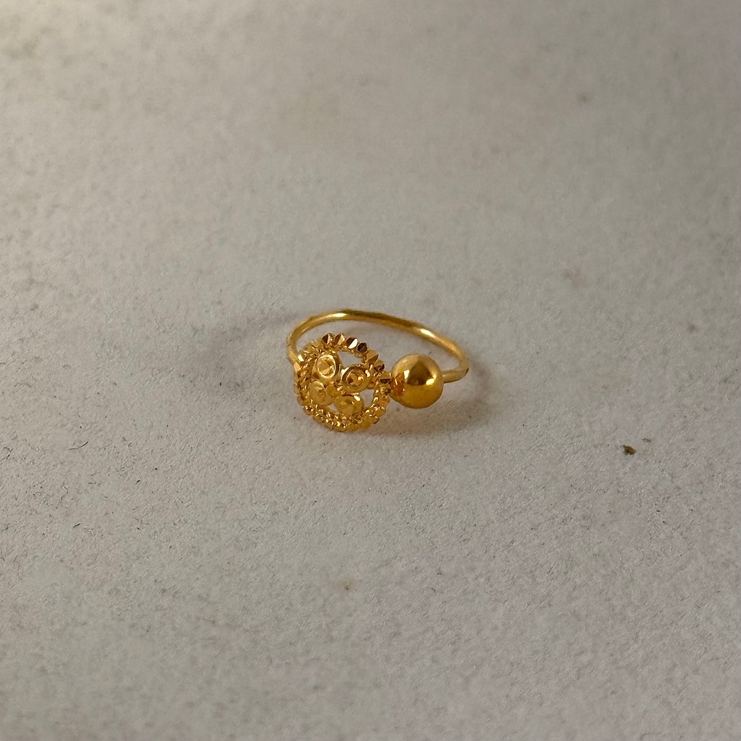 Naylah- 18ct gold hoop