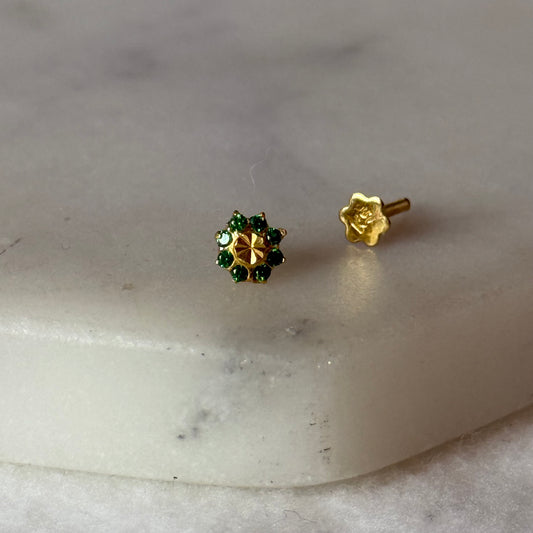 18ct gold single green stud | 4mm