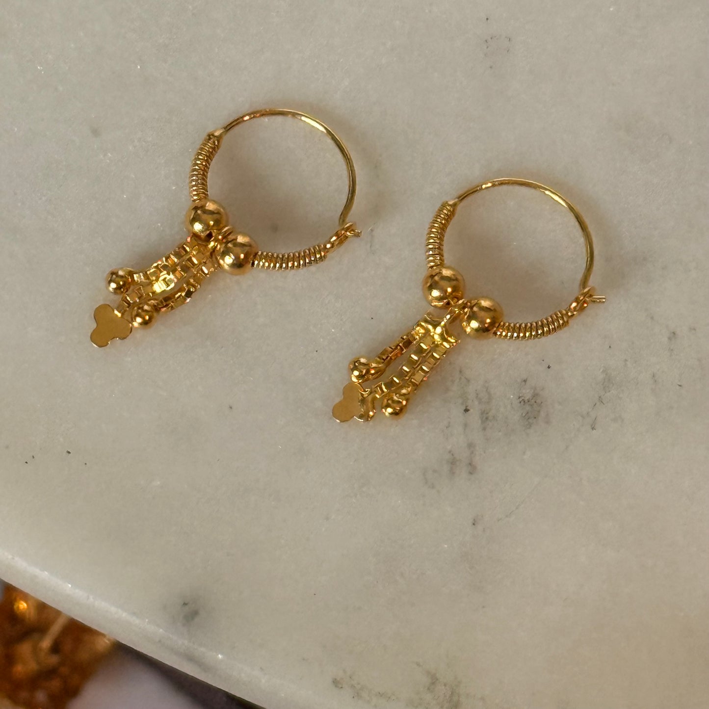 Mini Delhi | 18ct drop hoop, xs