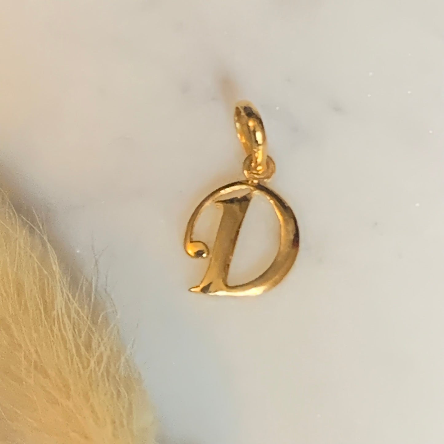 18ct Gold 'D' Initial Pendant | 13mm