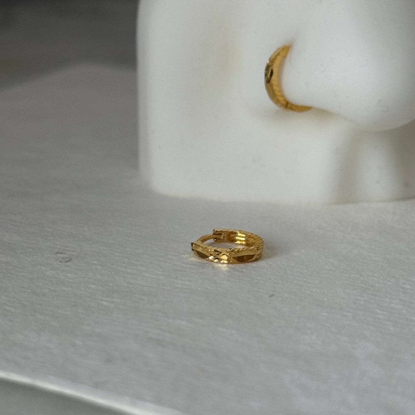 18ct gold intricate hoop | 7mm