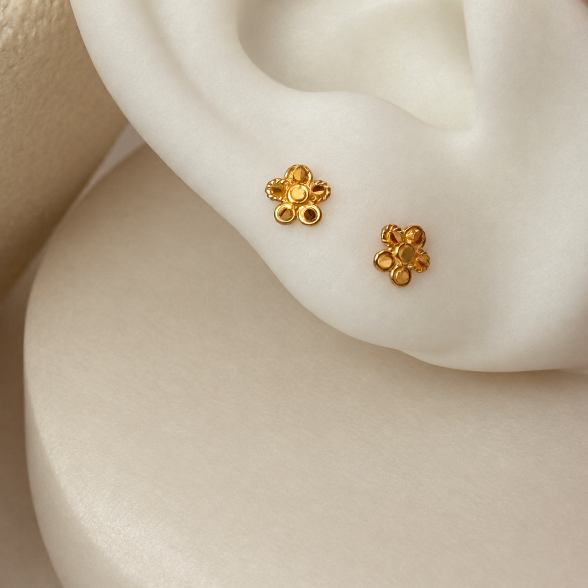 Golden Petal | 18ct Gold Stud (6mm)