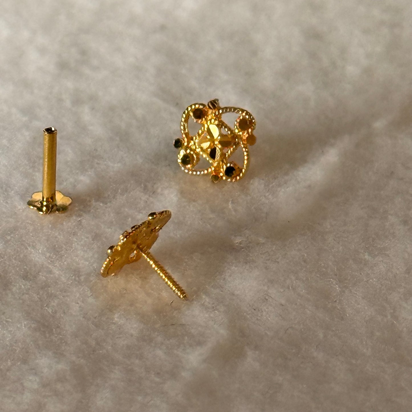 18ct Gold Square Stud | 7mm