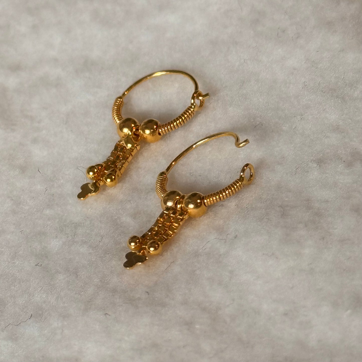 Mini Delhi | 18ct drop hoop, xs