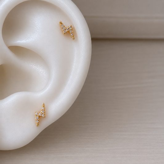 Noir Éclair - 18ct gold stud