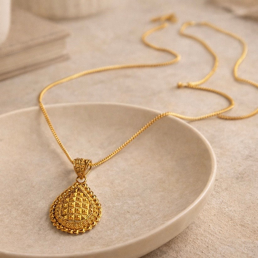 Emperess, 22ct gold chain & pendant